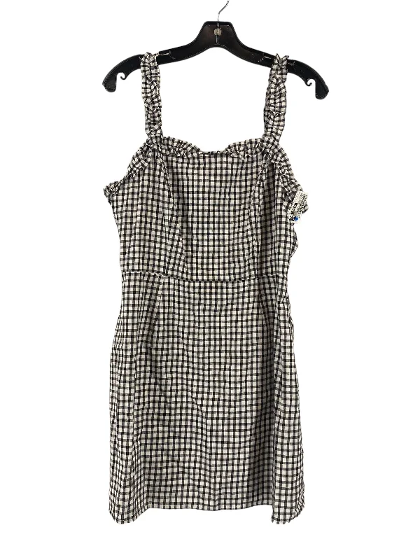 Limited Time Offer Dress Casual Short By Clothes Mentor In Plaid Pattern, Size: M